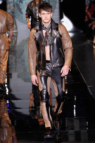 Look 25